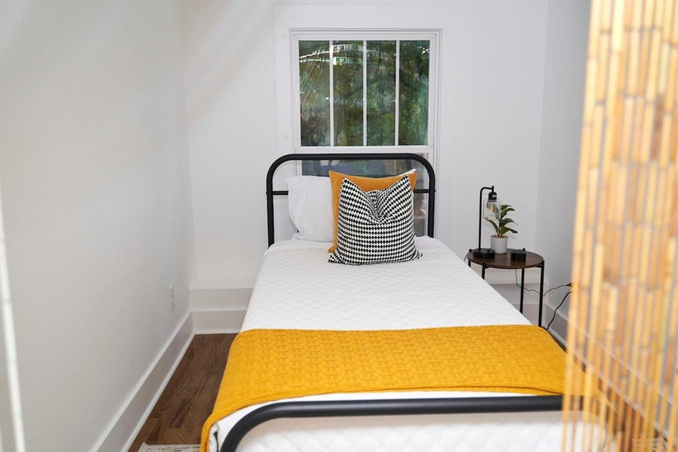 Spacious Retreat Near Downtown, Atl Atlanta Bagian luar foto
